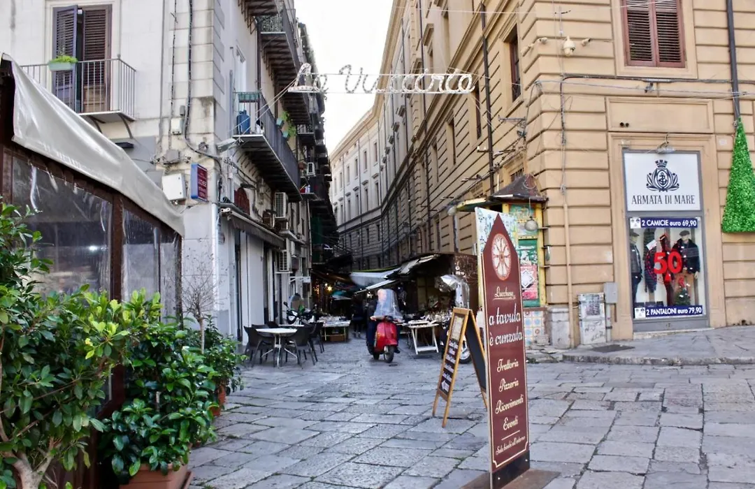 VUCCIRIA 57 locazione turistica nel cuore pulsante della movida!-1